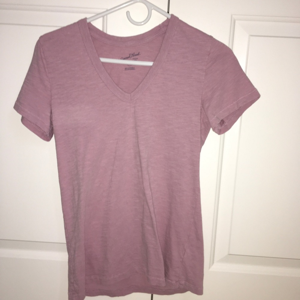 Universal Thread V neck tee